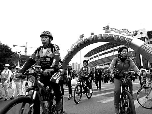 柳州市举办元旦百公里徒步以及迎新公益骑行活动