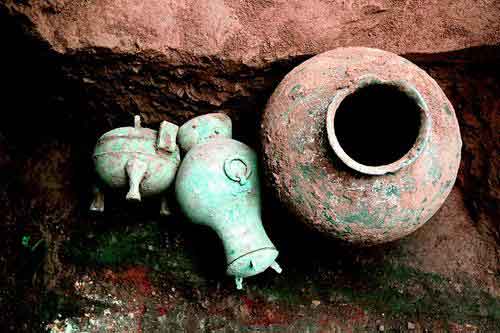 陕西发现2000多年前古酒