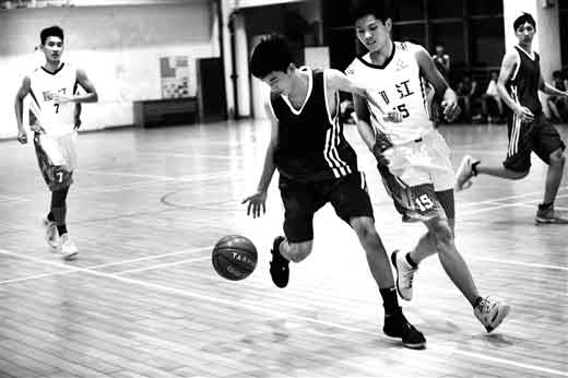 柳州十四届市运会 青少年篮球比赛开战