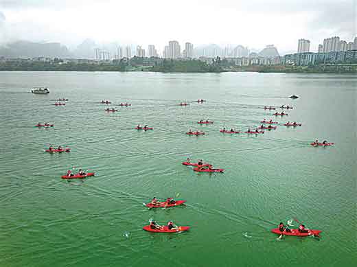 百里柳江国际休闲皮划艇漂流大赛  柳江河上 百舸争流