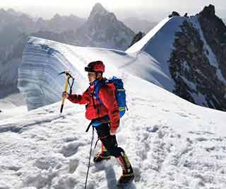 柳州人勇攀高峰！ 登山健将刘政登上4282米的塔库尔峰