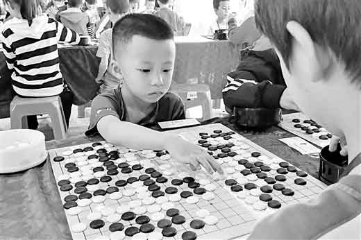 柳州585名小棋手角逐升级定段赛